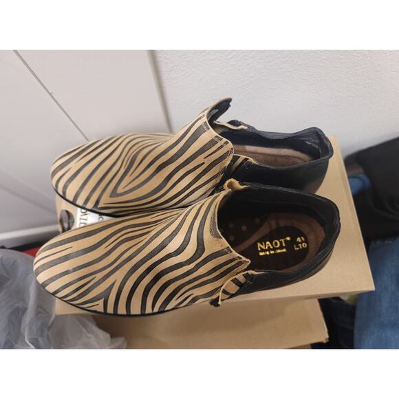 Naot Helm Tan Zebra Print Leather Ankle Boots - Picture 4 of 11